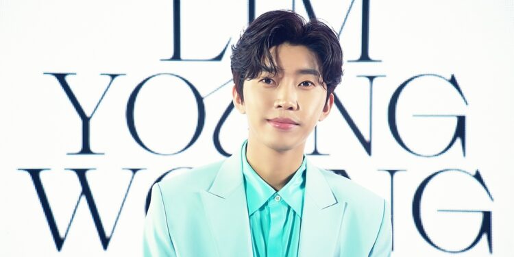 축구화 신고 공연했던 임영웅, 이번엔 ‘그라운드 객석’ 없앤다