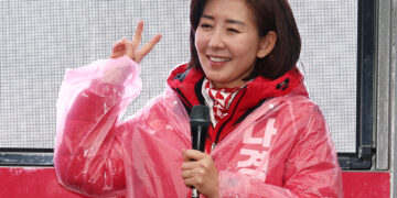 나경원 “맘카페서 국민의힘·조국혁신당 찍는 ‘지국비조’ 유행”