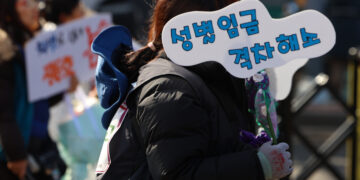 여성 임금근로자 1000만명 ‘최대’…임금격차, OECD 1위