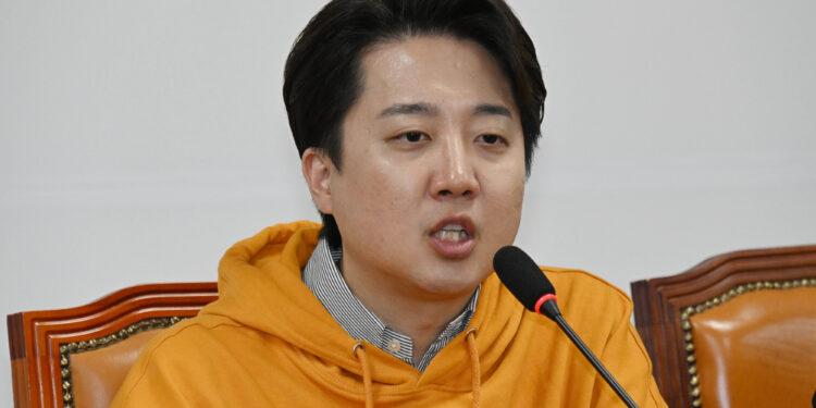 이준석, 차기 당대표 안 맡는다…“2026년 지방선거 준비”