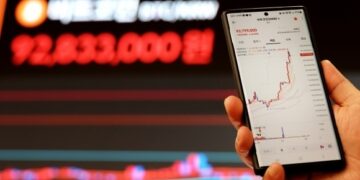 “홍콩 이르면 15일 비트코인-이더리움 ETF 승인”