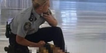 호주 쇼핑센터 흉기난동범 제압한 여성 경찰관(영상)