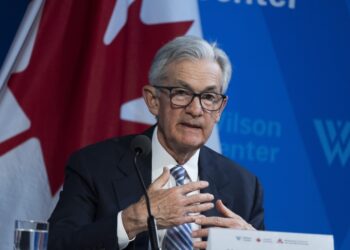 물 건너간 美 조기 금리 인하 vs ECB “큰 충격 없으면 곧 금리 인하”