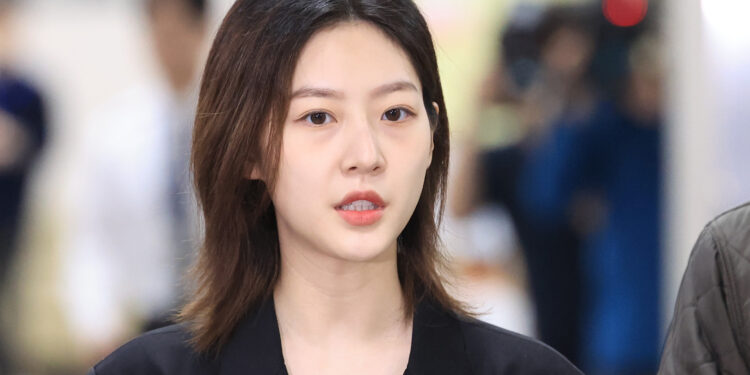 배우 김새론, 2년 만의 복귀 무산…“건강상 이유로 연극 ‘동치미’ 하차”