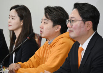 ‘집단 사직’ 전공의 만난 이준석 “의료계 갈등 다각도 논의”