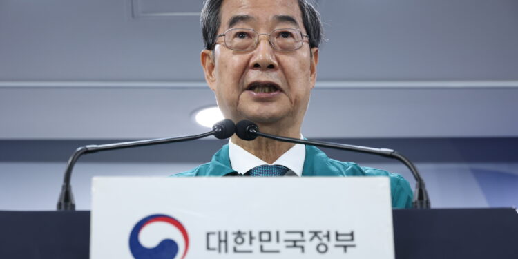 한 총리 “내년 의대 정원 자율 모집 허용”…공은 의료계에