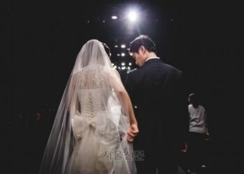 “결혼식, 비싼 밥 대신 다과로 하고 축의금 줄이기 어때요”