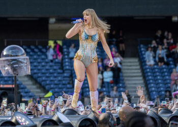 “지진 감지”…‘스위프트’ 공연 즐기던 7만명 팬 춤바람 때문이었다