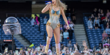 “지진 감지”…‘스위프트’ 공연 즐기던 7만명 팬 춤바람 때문이었다