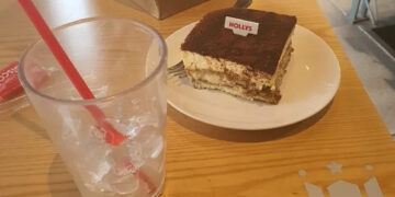 “군인이세요?” 케이크 내민 여성…외박 나온 군인 ‘울컥’