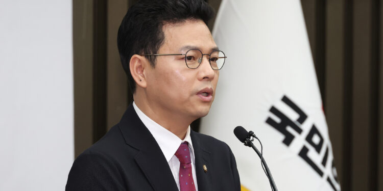 與 ‘위증교사 의혹’ 이재명 육성 공개… 野 “檢 나팔수… 흘려준 대로 떠드나”