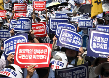 정부 “의협 해산 가능” 초강수… 의협 “27일부터 무기한 휴진”