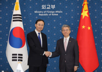 푸틴 방북한 날… ‘외교안보대화’로 손 잡은 한중