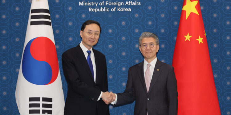 푸틴 방북한 날… ‘외교안보대화’로 손 잡은 한중