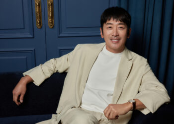 ‘납북 비행기’ 몰게 된 하정우 “웃음기 없는 제 모습 보실 것”[인터뷰]