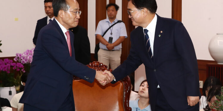 여야, 내일 원구성 막판 협상…우의장 주재 원내대표 회동