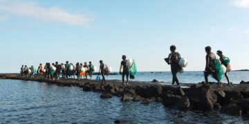 제주 해녀가 사라진다… “딸 거 없어 수입 없는디 누가 물질 허쿠광”