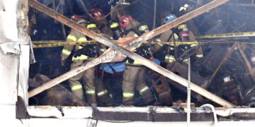 화재 초기 대량의 연기·연쇄 폭발… 건물 붕괴 위험성까지 제기