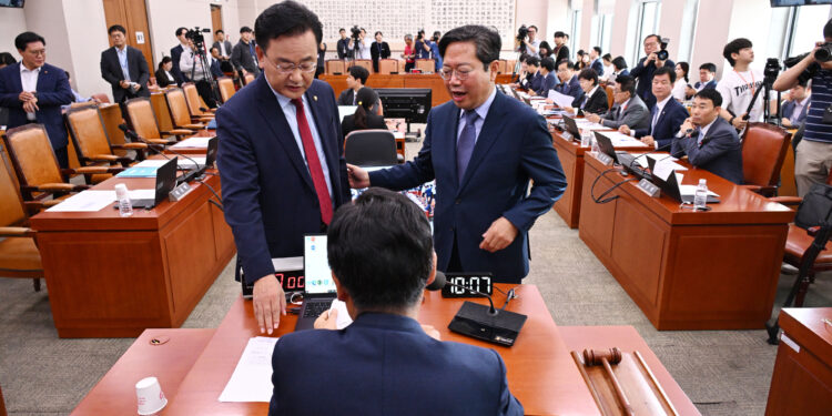 25일 걸린 원 구성, 6분 만에 파행