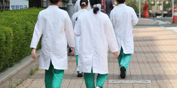 의대 교수들, 7월 26일 전면 휴진 추진