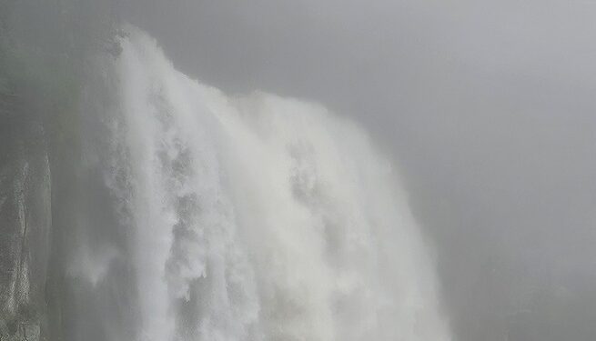 맨홀 역류하고 하늘길 막히고… 제주 시간당 80㎜ 역대급 물폭탄