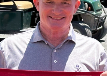 56세 美 골퍼, 2개 홀 연속 ‘홀인원’