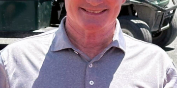 56세 美 골퍼, 2개 홀 연속 ‘홀인원’