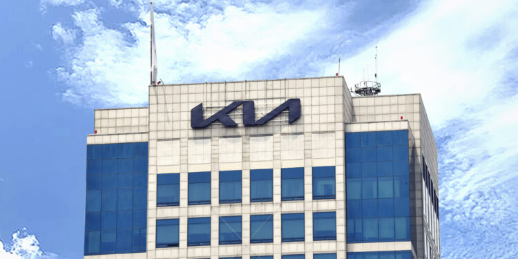 기아, 2분기 사상 최대 실적…영업이익률 13.2%