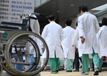 “전공의 돌아오면 전문의 차질 없이 따게 해줄게” 정부 절절… 전공의 8%만 근무