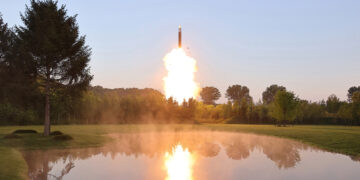 북한, 탄도미사일 발사…5일 만에 다시 도발