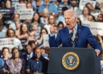 “차라리 미셸 오바마 나오면 트럼프 압도” 거세지는 바이든 사퇴론