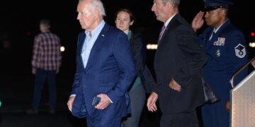 바이든 가족회의 ‘대선 완주’ 가닥… 美 유권자 72% “사퇴해야”[美 대선 TV 토론 후폭풍]