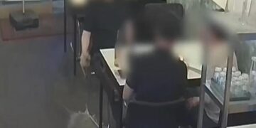 “바닥에 술 버린 건 男자존심 때문”…구청장, 갑질 공무원 감쌌다