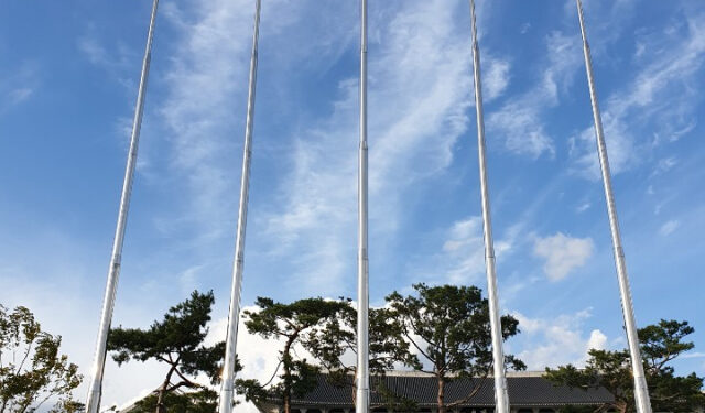 지자체들, 대형 태극기 게양대 추진… 애국심·예산 낭비 논란