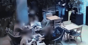 [단독] 얼굴에 퍽… ‘식빵 테러’ 피해자 “경찰이 바쁘다며 신고 말려”