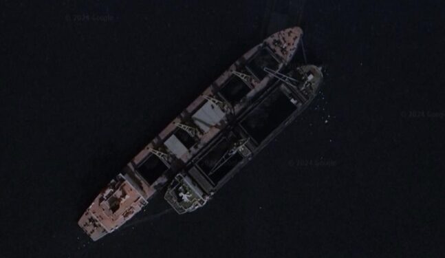 선체 맞대고 검은 물체 이동… “북, 동해서도 불법 해상 환적 정황”