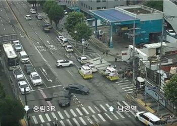 “또 급발진?”…80대 운전자 서울역 인근 ‘인도 돌진’ 행인 2명 치어