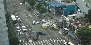 “또 급발진?”…80대 운전자 서울역 인근 ‘인도 돌진’ 행인 2명 치어