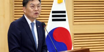 “의료 살해 범죄자 가족”…김윤 의원 아들 청첩장에 ‘댓글 테러’