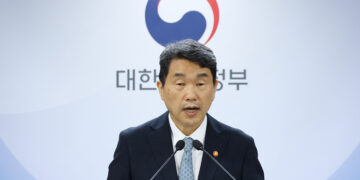 정부, 의대생 복귀 독려 “2학기 등록 기간 학년말까지 연장”