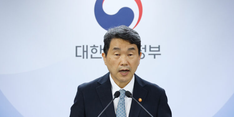 정부, 의대생 복귀 독려 “2학기 등록 기간 학년말까지 연장”