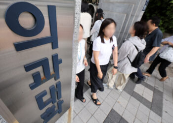 내년 2월 유급 판단·3학기제 운영… 의대생 유급 안 시킨다