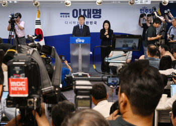 이재명 “검사들, 국회 겁박 내란 시도 행위”…출마 회견서 직격