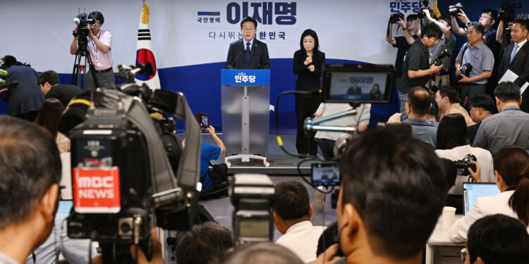 이재명 “검사들, 국회 겁박 내란 시도 행위”…출마 회견서 직격