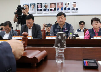 노동계 1만 1000원 VS 경영계 9920원…최저임금 3차 수정안