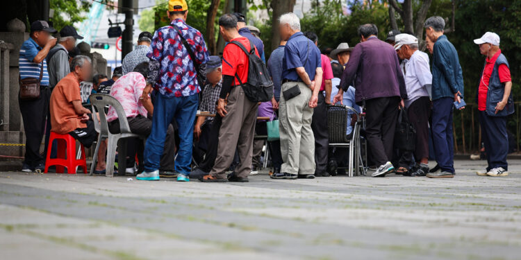 노인 1000만명 시대… 한국, 초고령 사회로 초고속 진입