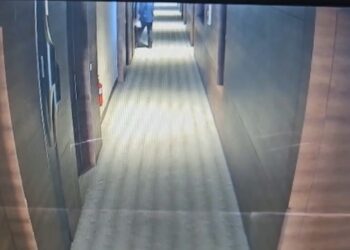 “알몸으로 자고있는데 문 벌컥”…호텔 직원, 옆방男에 마스터키 줬다