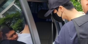 매트에 말아 넣은 5세 의식불명… 태권도 관장 “장난이었다”