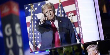 민주 텃밭’ 휩쓴 찬양가…‘불사조’ 트럼프, 대관식만 남았다