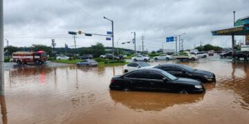 출근길 전동차 멈추고, 문화재 유실… 18일 오전까지 최대 200㎜ 또 온다